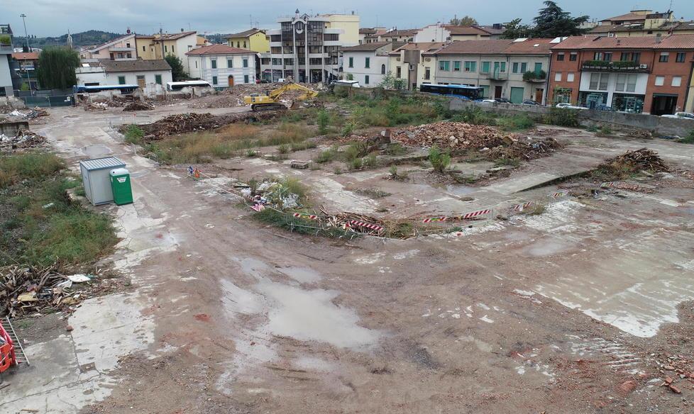 Ex Vitrum, cattivi odori e acqua sporca nel rio: gli interventi di Arpat