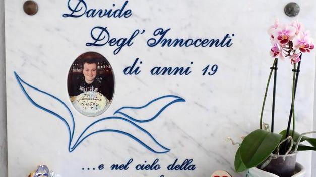 Sgomento per il furto sulla tomba di Davide