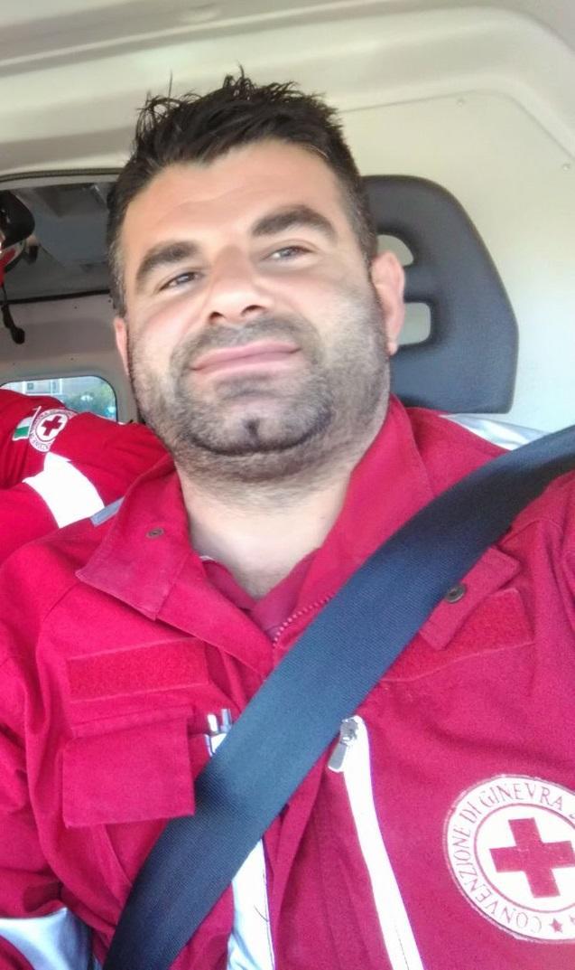 Giovane ferito in scooter: salvato da un volontario che passa lì per caso 