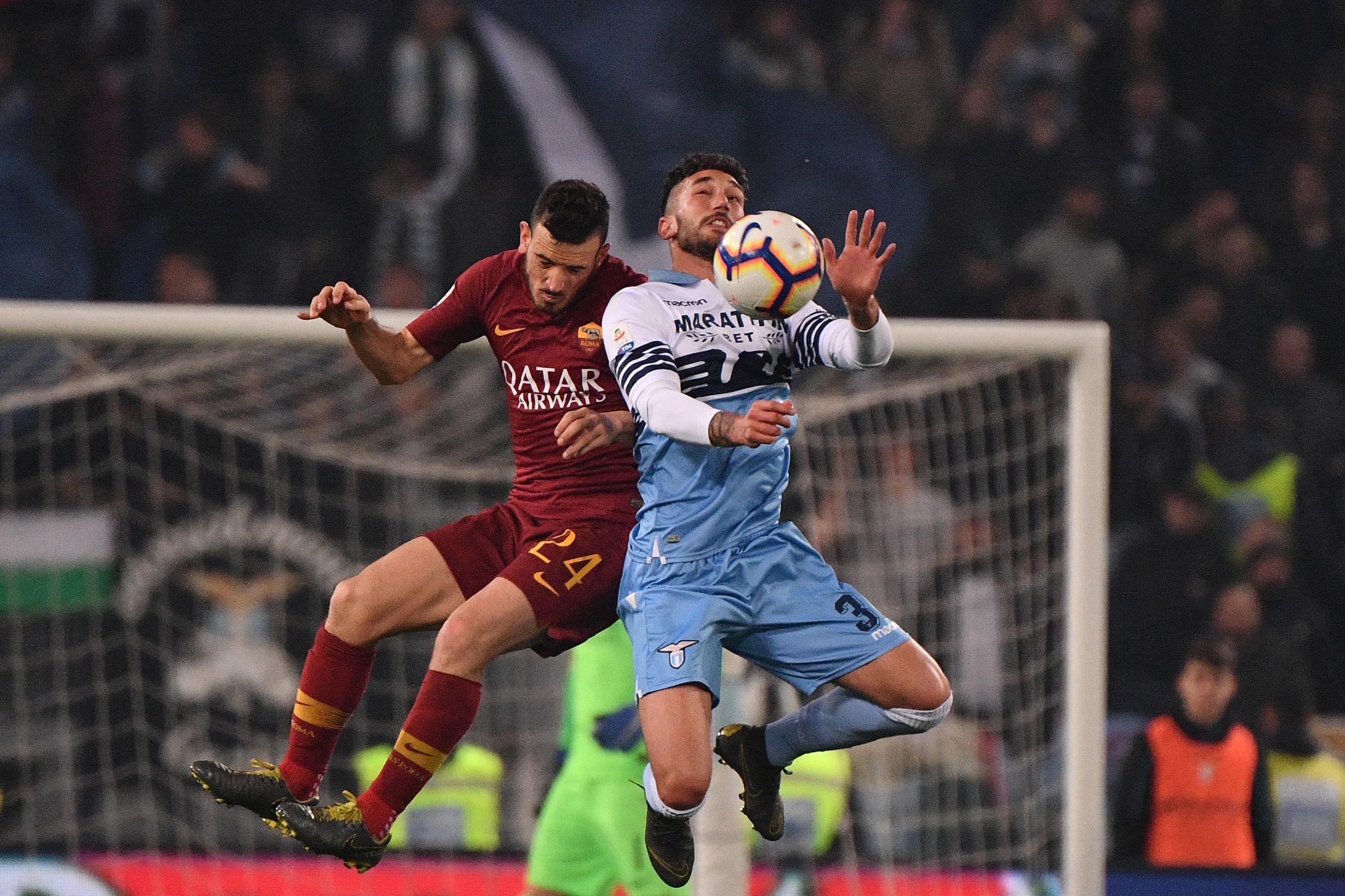 Il laziale Cataldi qui nel derby in contrasto con Florenzi
