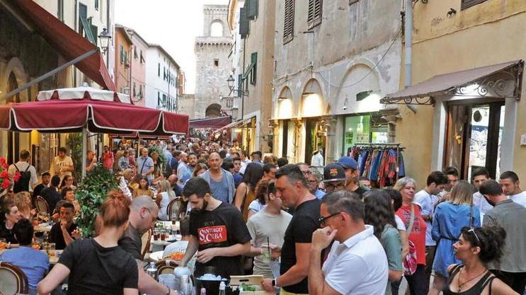Col Solstizio d’Estate degustazioni in centro e la notte dei falò al porticciolo di Marina