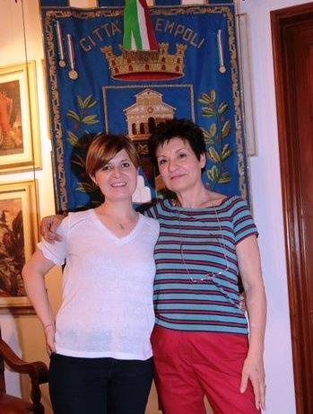 La sindaca Brenda Barnini con Sonia Parri, neo pensionata