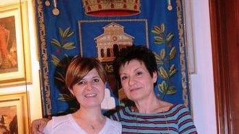 La sindaca Brenda Barnini con Sonia Parri, neo pensionata