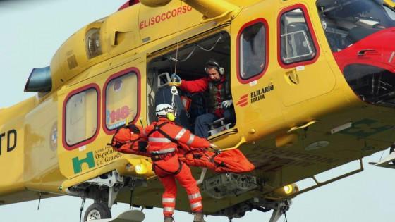 Novi. Bimbo di due anni cade in piscina e viene salvato con l’elisoccorso 