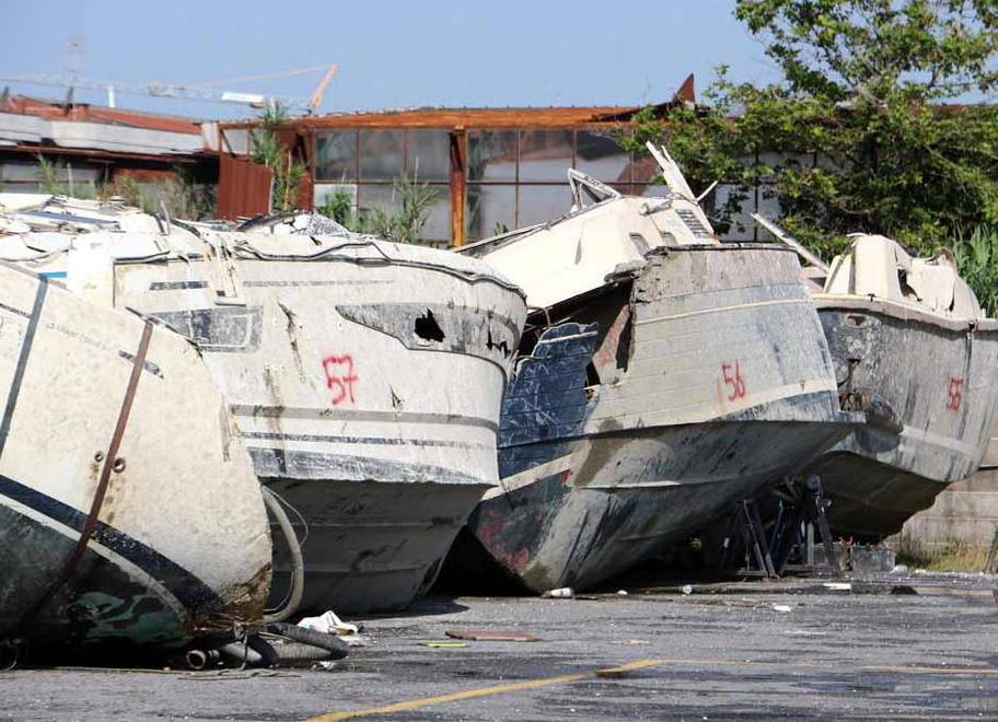 Un “cimitero” di yacht sequestrato a Marina 
