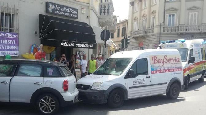Viale Italia, tragedia sfiorata con l’auto contro un muro