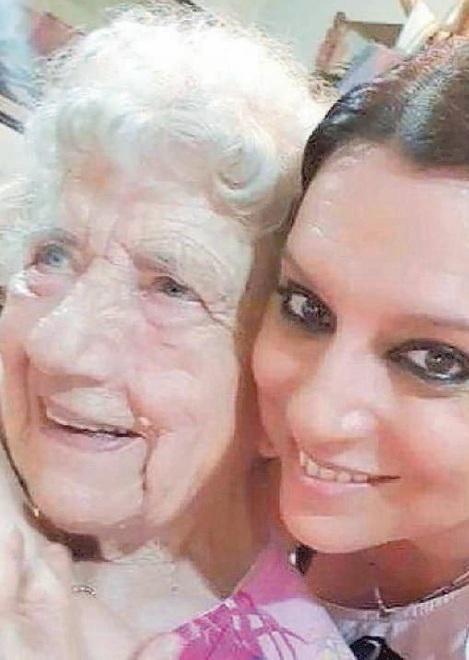 Leghista a 91 anni La nonna butese è una star dei social grazie a Salvini 