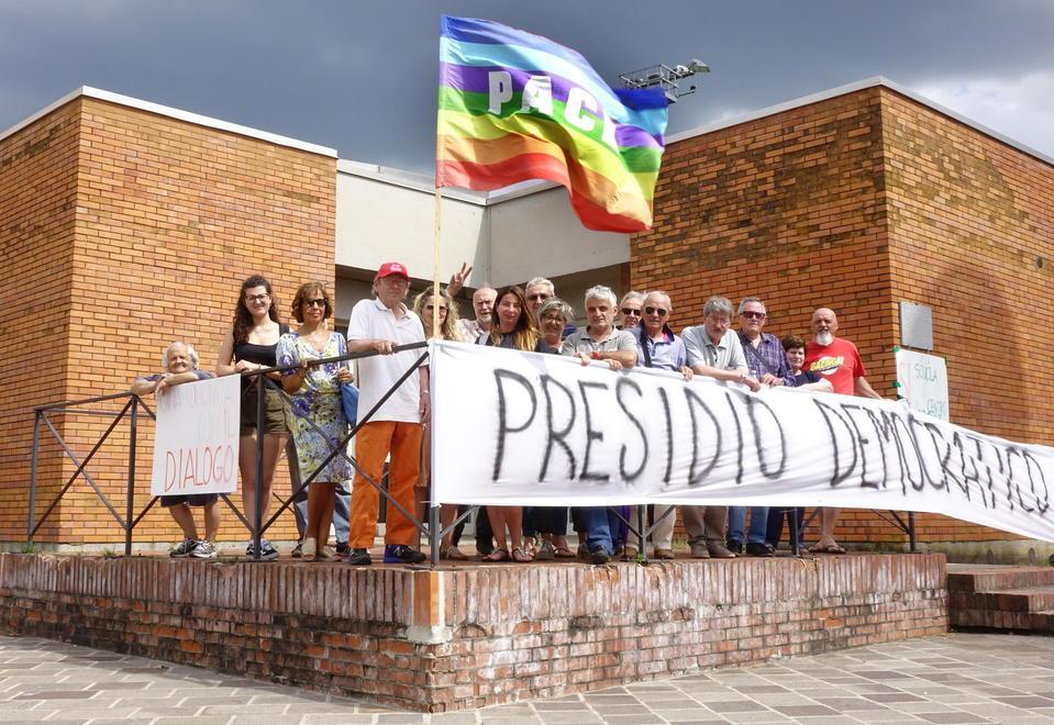 Bonelle, la gente non s’arrende alla chiusura del centro sociale: martedì manifestazione 