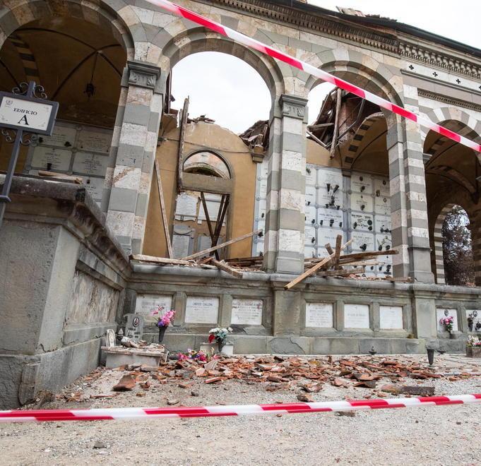 Conforti lancia l’allarme «Il cimitero cade a pezzi»