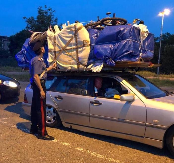 Trasloca una camera sull’auto Fermato e multato al casello 