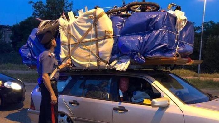 Trasloca una camera sull’auto Fermato e multato al casello