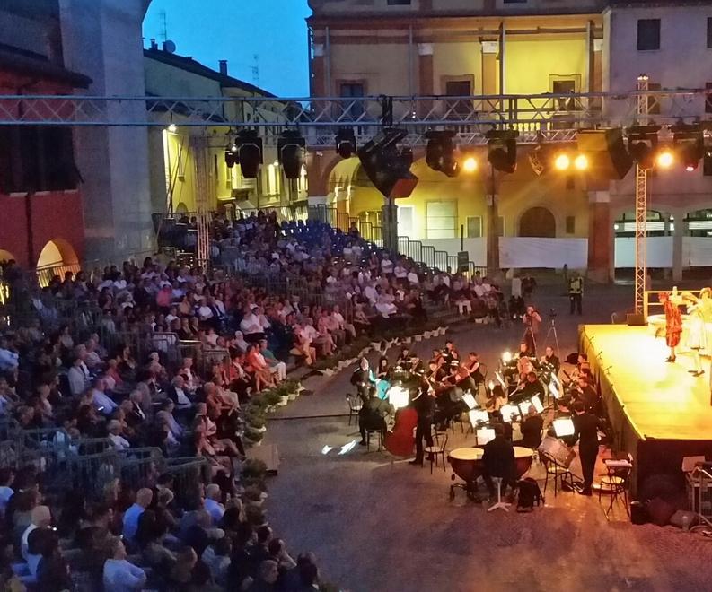 Buona la prima: in 700 per “Rigoletto” E domani Rulli Frulli