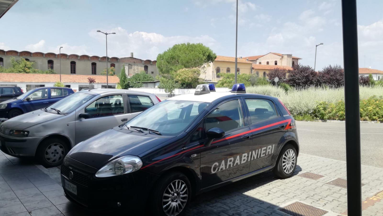 Un'auto dei carabinieri (foto d'archivio)