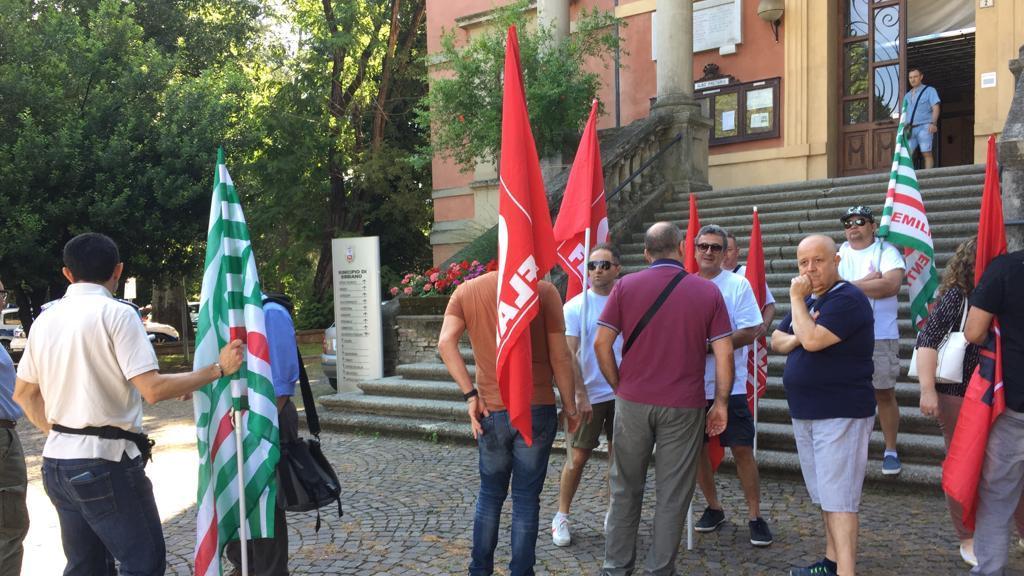 Lavoratori del Sare in presidio davanti al Comune