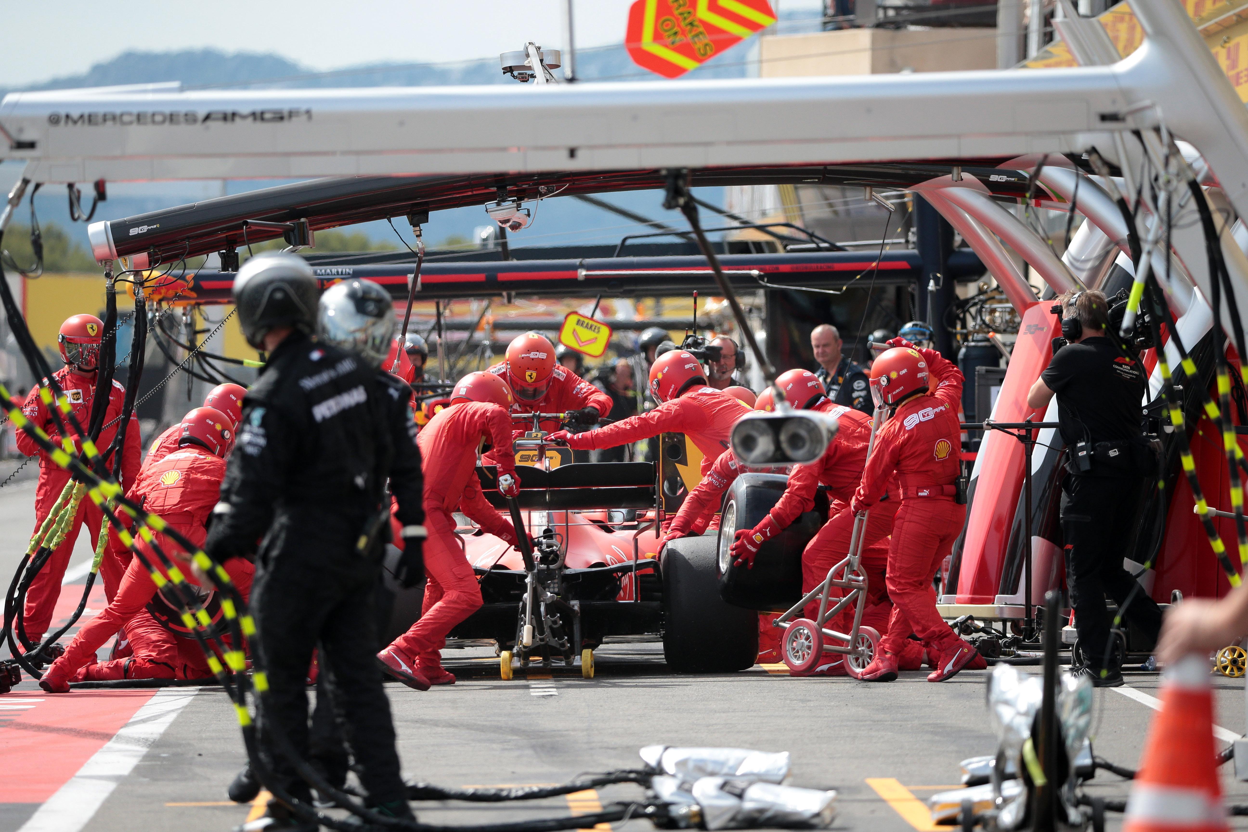 Un pit stop della Ferrari in Francia