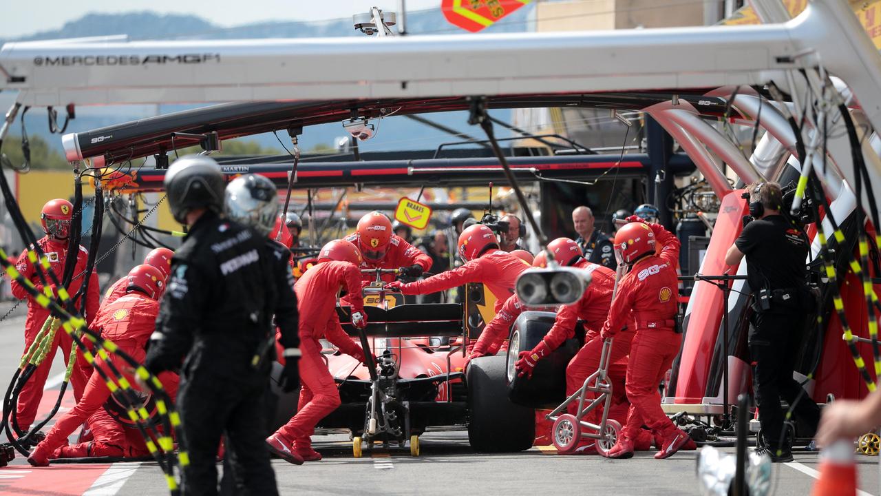 Un pit stop della Ferrari in Francia