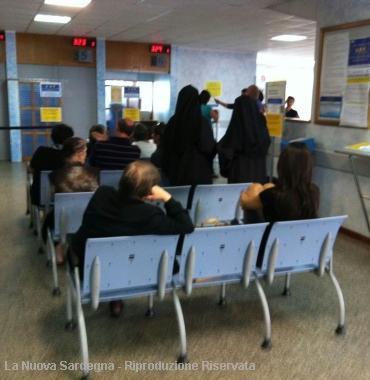 Un'ora di fila al Cup per pagare il ticket