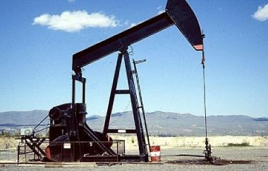 Una trivella della Saras durante un assaggio nell'Oristanese