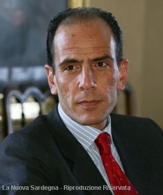 Giuseppe Profiti e don Verz&egrave; Qui sopra il San Raffaele quasi ultimato 