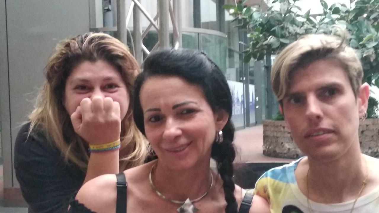 Da sinistra Chiara Dabizzi, Marcella Guarnaccia e Veraci Camargo, le tre ex operatrici della Rsa che denunciano i ritardi degli stipendi