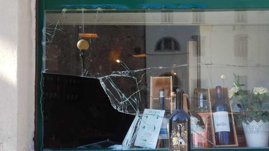 La finestra distrutta del ristorante