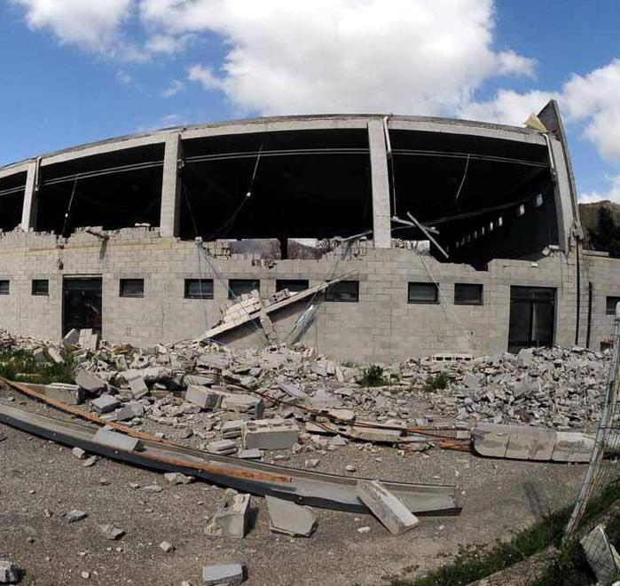 «Palazzetto lasciato nel degrado e le associazioni scompaiono» 