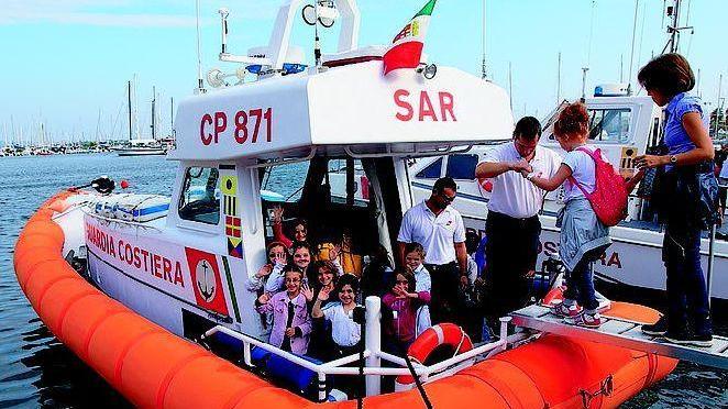 Lezione di sicurezza in mare per i bambini del Sacro Cuore