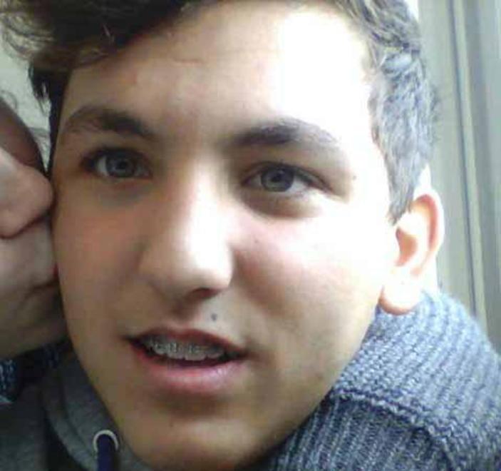 «Non è vero. Non è lui» Dolore e lacrime all’obitorio 