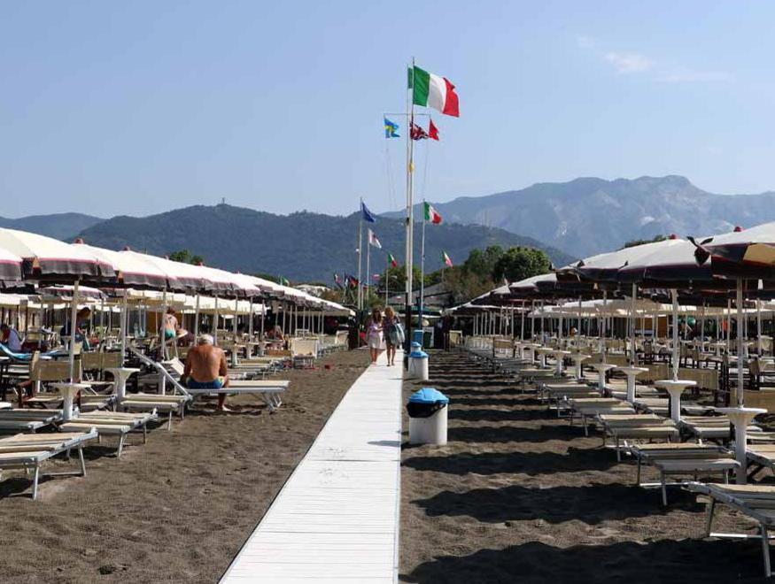 Universo, lo stabilimento dei vip «Dove i clienti sono tutti uguali» 