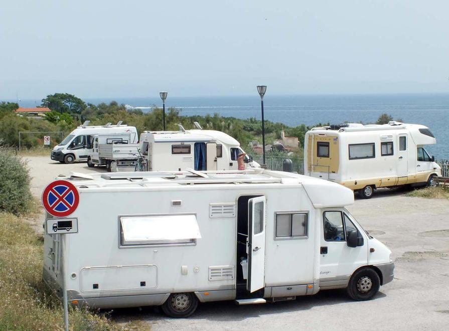 Camper senza regole di giorno e di notte 