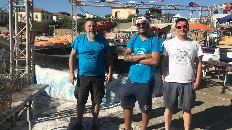 I “ragazzi di Caletta” e quell’idea geniale che ha fatto la storia del litorale livornese