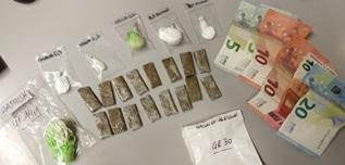 Cane antidroga smaschera i pusher alle Vettovaglie 