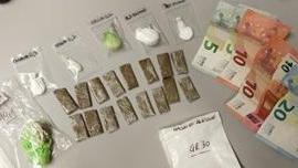Cane antidroga smaschera i pusher alle Vettovaglie