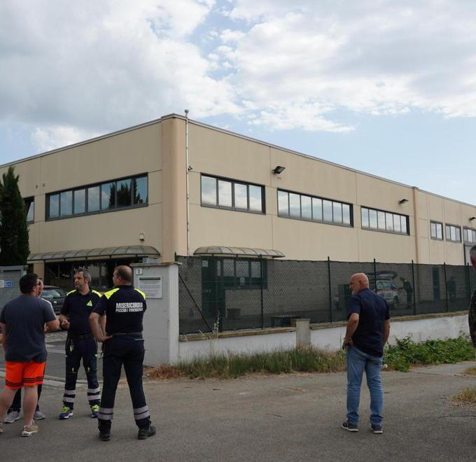 Ancora in gravi condizioni l’artigiano caduto dal tetto 