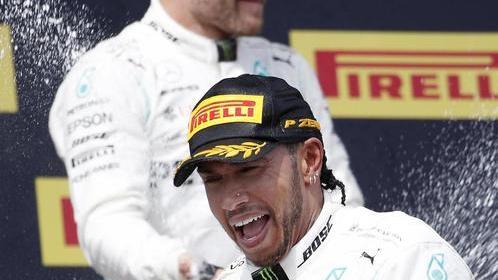 Oui, c’est plus facile: trionfo Hamilton e doppietta Mercedes Sul podio Leclerc
