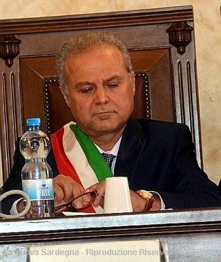 Il sindaco Perseu e la conferenza stampa dei carabinieri 