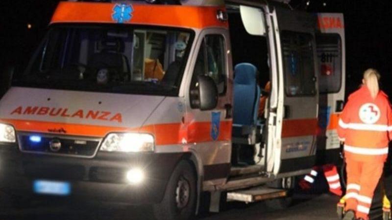 Cade dalle scale di casa, muore a 88 anni