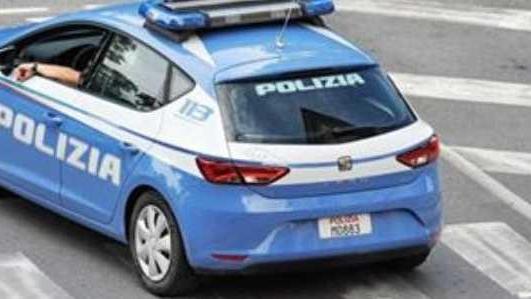 Minacce col piccone a una donna, arrestato 36enne