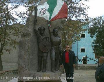 Il monumento ai caduti di Orgosolo (foto Muggianu) 