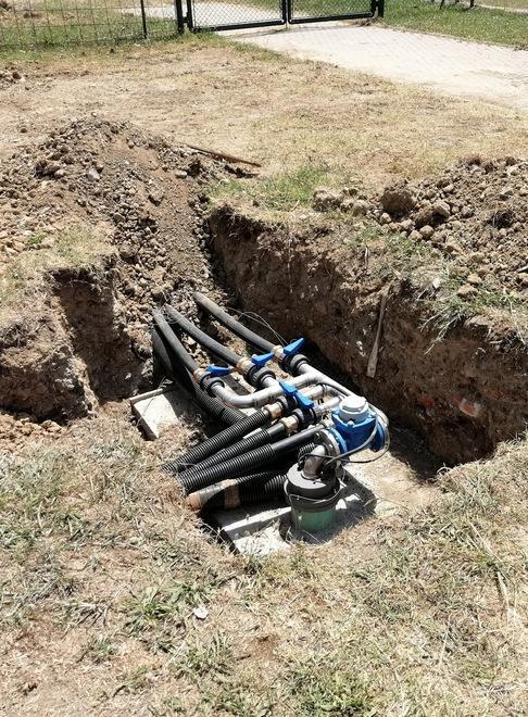 Erbacce nel campo, buca non segnalata e recinzioni da fare Ecco com’è il Priami 