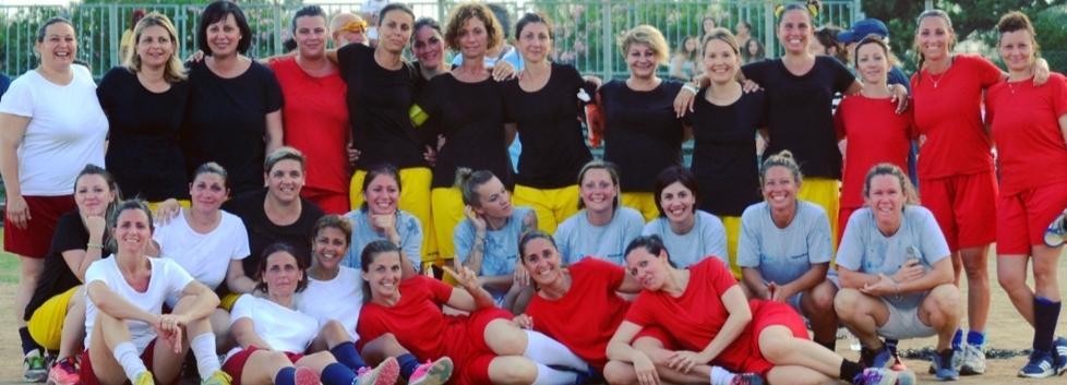 «Guarda come si gioca...» Stavolta in gol ci va mamma 