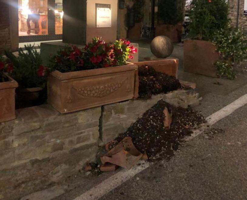 Danneggia muretto con l’auto, ora dovrà pagare i danni