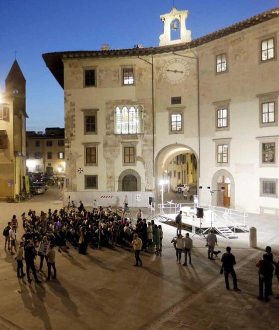 Arriva “L’attimo fuggente” in piazza dei Cavalieri