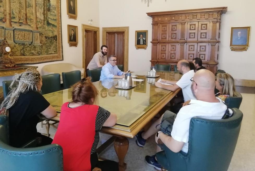 Piazza Verdi, i residenti protestano in Comune «Movida fino a tardi» 