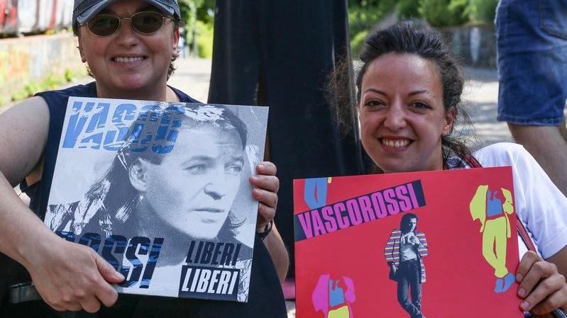 Zocca, nonna Ernesta, 83 anni, “groupie” di Vasco con figlia e nipote