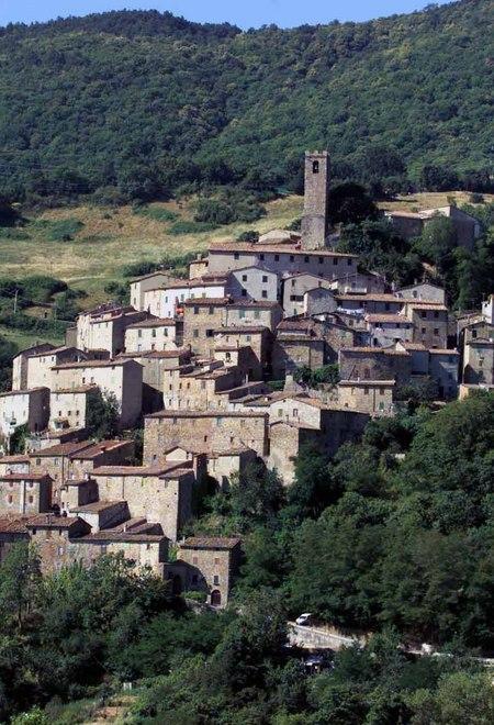 Rotto un tetto in eternit, l’amianto vola sulla scuola