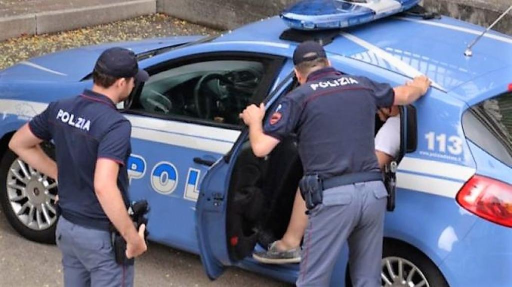 Modena,  maltratta la compagna e la minaccia anche davanti agli agenti: arrestato