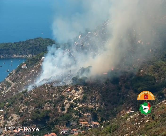 L'incendio all'Elba