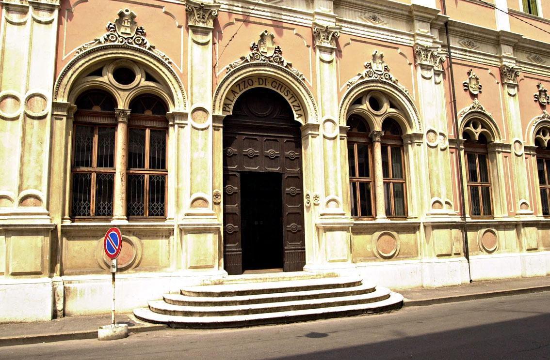 Copparese ricattato e minacciato dalla ex amante 