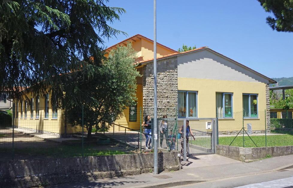 La scuola elementare di Capostrada, chiusa per motivi di sicurezza